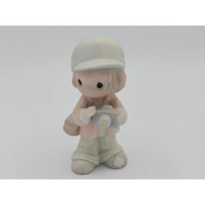 Precious Moments Focusing In On Those Precious Moments Figure C0018 Enesco 1997